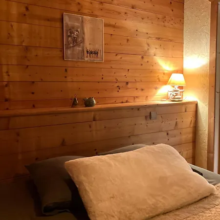 Dans Un Appartement *